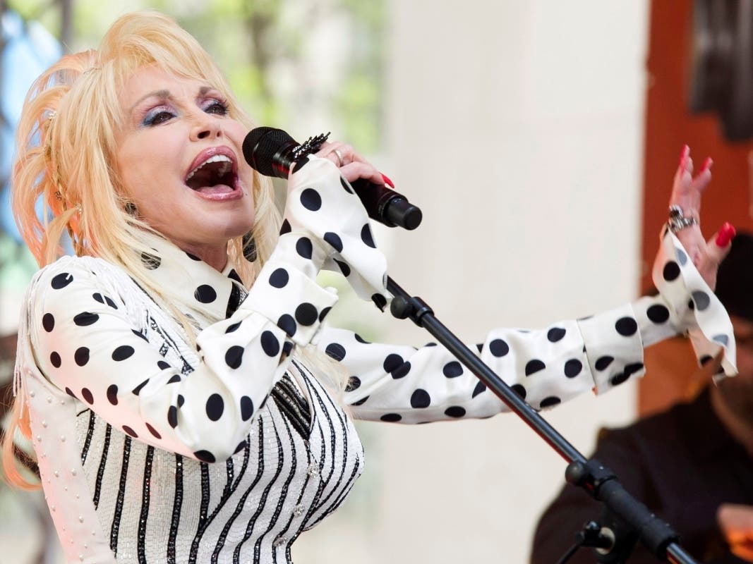 Dolly Parton performs on NBC's "Today" show in New York on May 13, 2014.