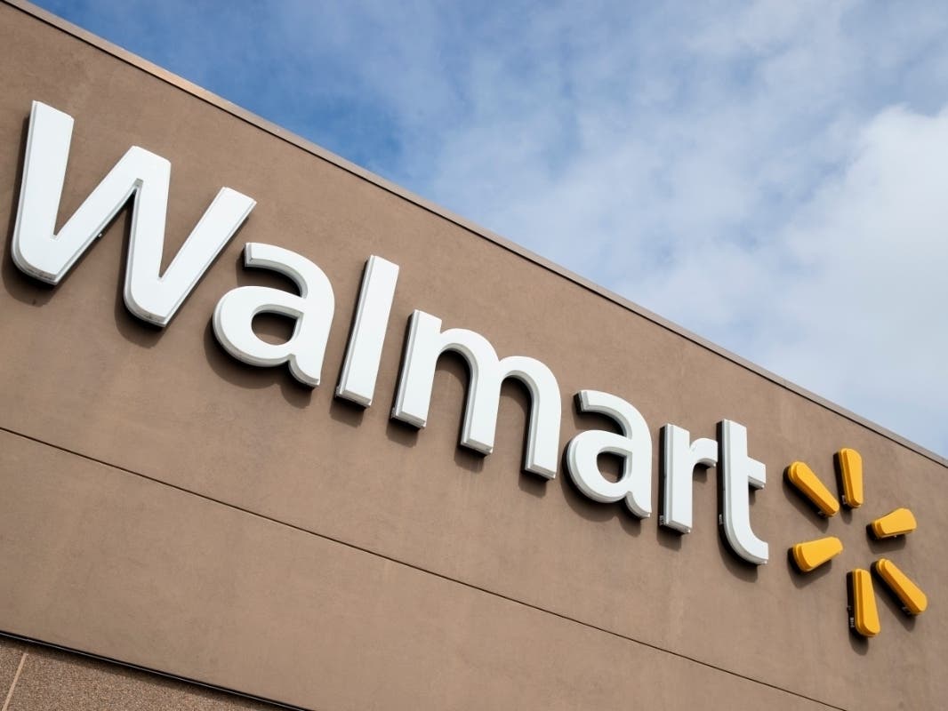 Evergreen Park store where two employees died of coronavirus remains on watch by health authorities.