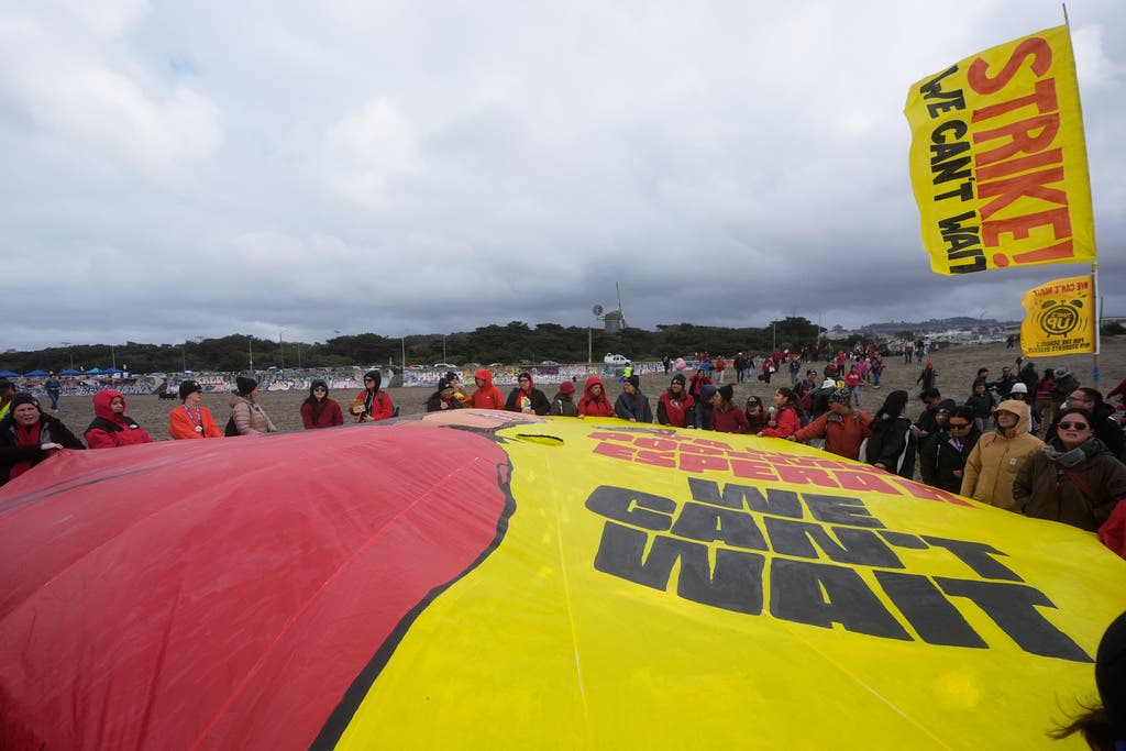 Teachers, students and supporters rally in support of the ongoing teachers strike at the San Francisco Unified School District at Ocean Beach in San Francisco, Wednesday, Feb. 11, 2026. (AP Photo/Jeff Chiu)
