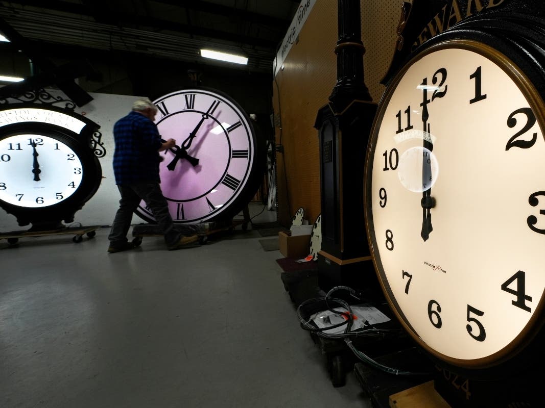 Daylight saving time sets U.S. clocks forward one hour from spring to fall. Under proposed legislation passed by the House, states could opt out of permanent DST before enactment.