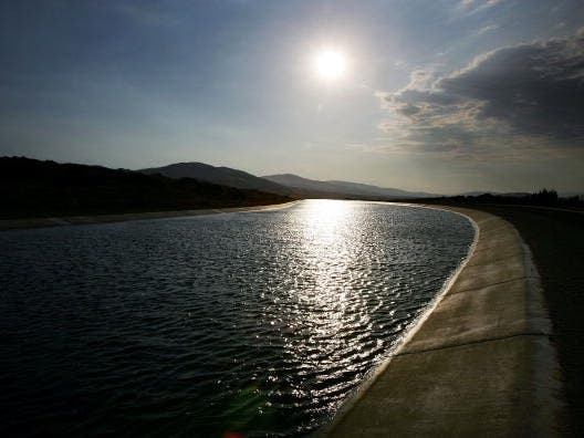 PALMDALE, CA - JULY 27: The California Aqueduct, which carries water hundreds of miles from northern California to the state's southern cities, flows through the desert on July 27, 2005 in Palmdale, California. 
