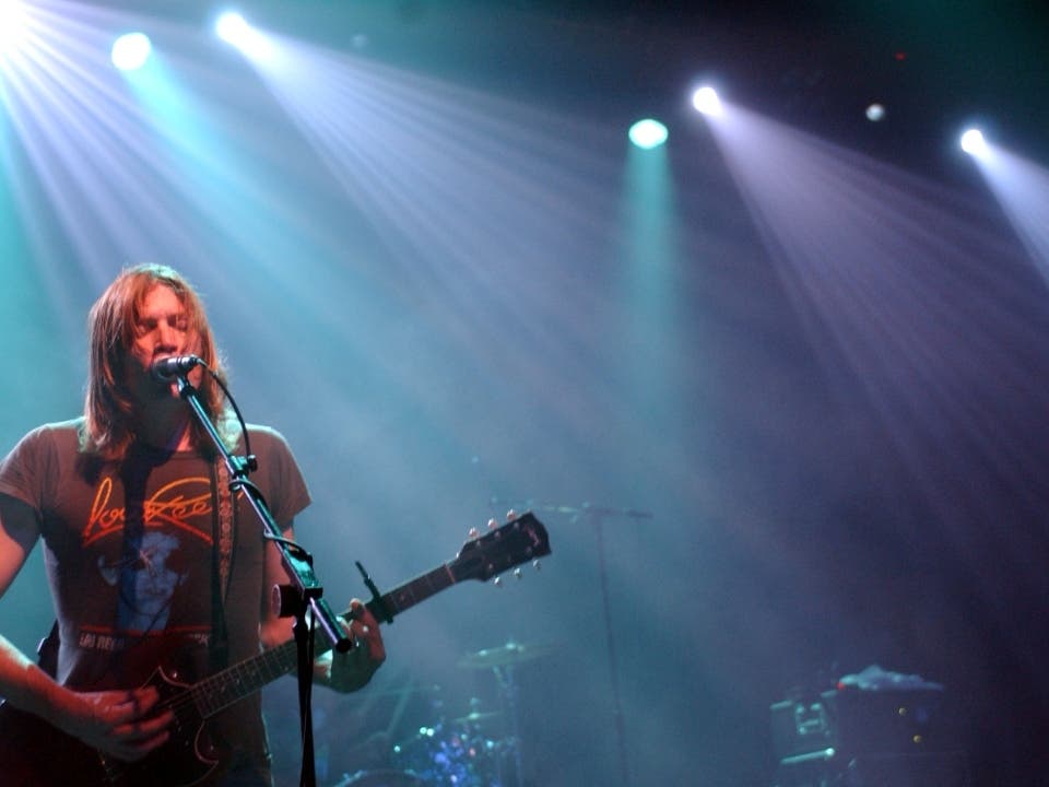 Lemonheads frontman Evan Dando gave an impromptu performance at a Falmouth Walgreen's when picking up his lost wallet.
