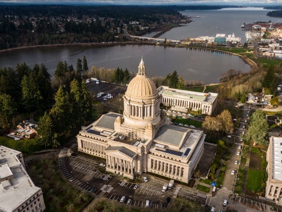 A new lawsuit filed in Walla Walla County seeks to overturn Gov. Jay Inslee's vaccine requirement for state workers. 