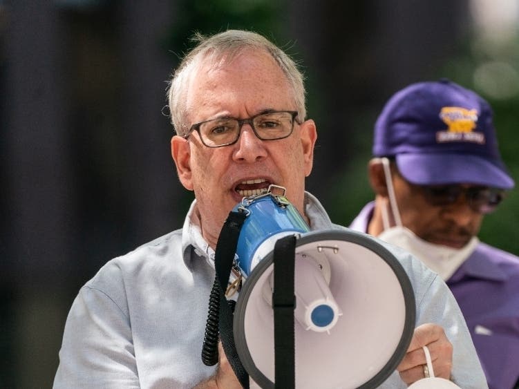 A series of tweets by Comptroller Scott Stringer outlined what he called a "gauntlet that requires tech support" to sign up for shots.