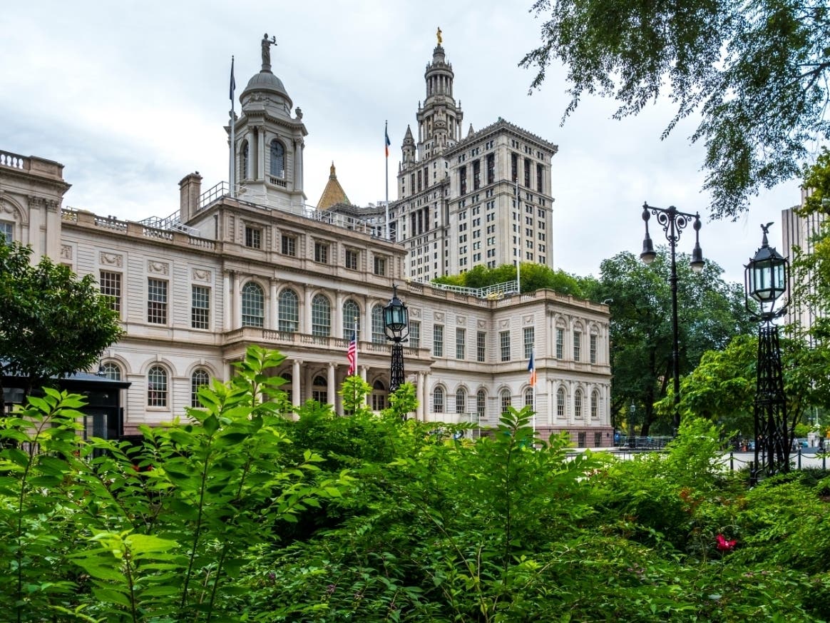 Mayor Bill de Blasio touted city office workers' return Monday as a "turning point," but a prominent public union blasted its "inconsistency."