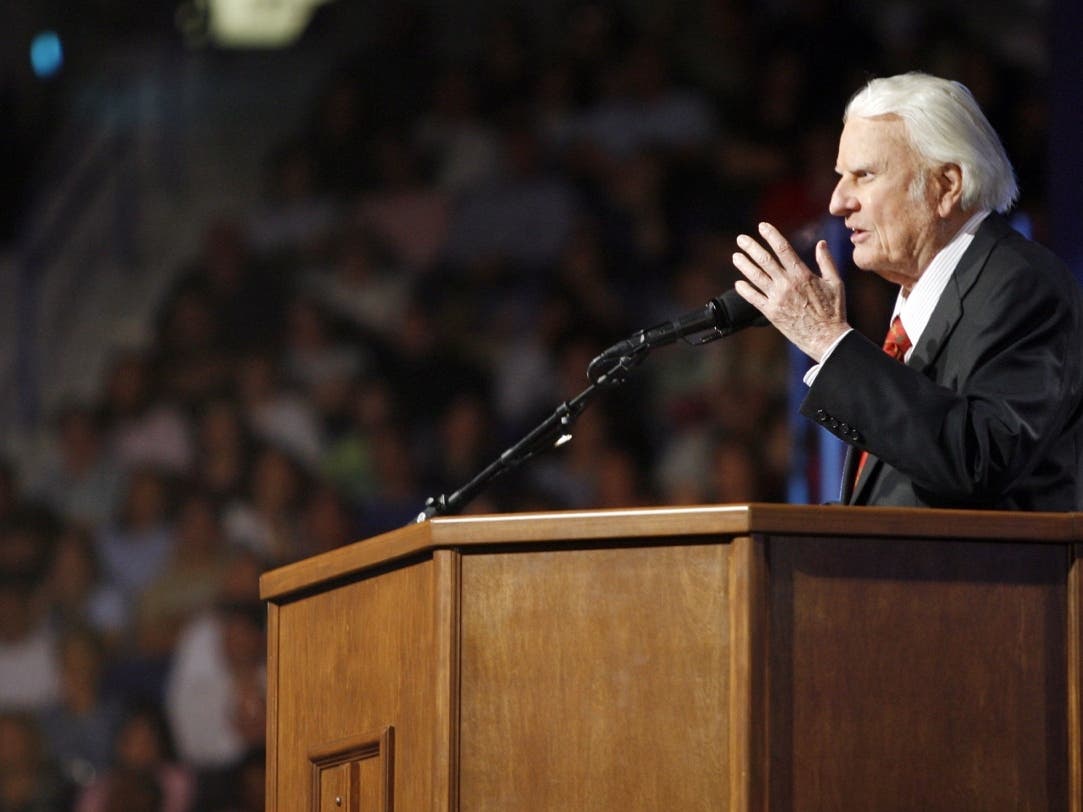 Charlotte artist and sculptor Chas Fagan has received approval of his model of a statue of evangelist Billy Graham, which will be housed at the U.S. Capitol upon its completion. 