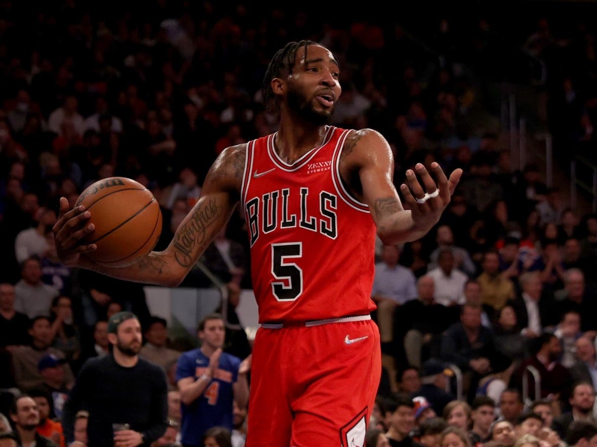 Bulls reserve guard Derrick Jones, Jr., scored 11 of the 16 points produced by the Bulls bench Wednesday night in a lopsided loss to the Cleveland Cavaliers.