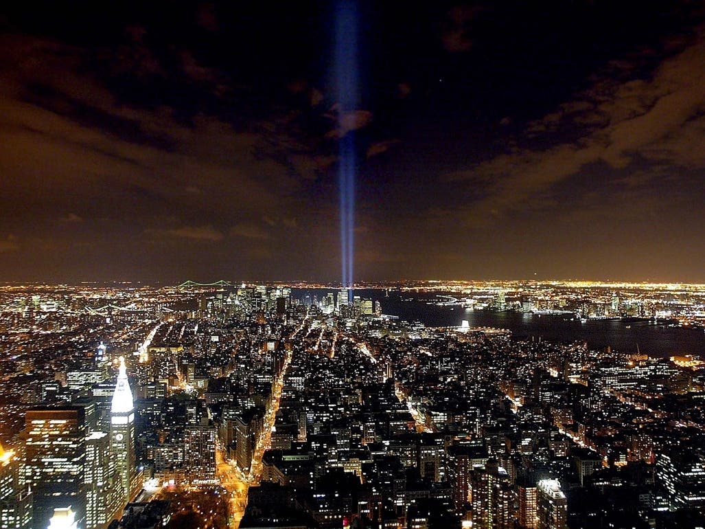 New York City views as seen from the Empire State Building are among the most popular backdrops for holiday engagements according to a study done by a social media company.