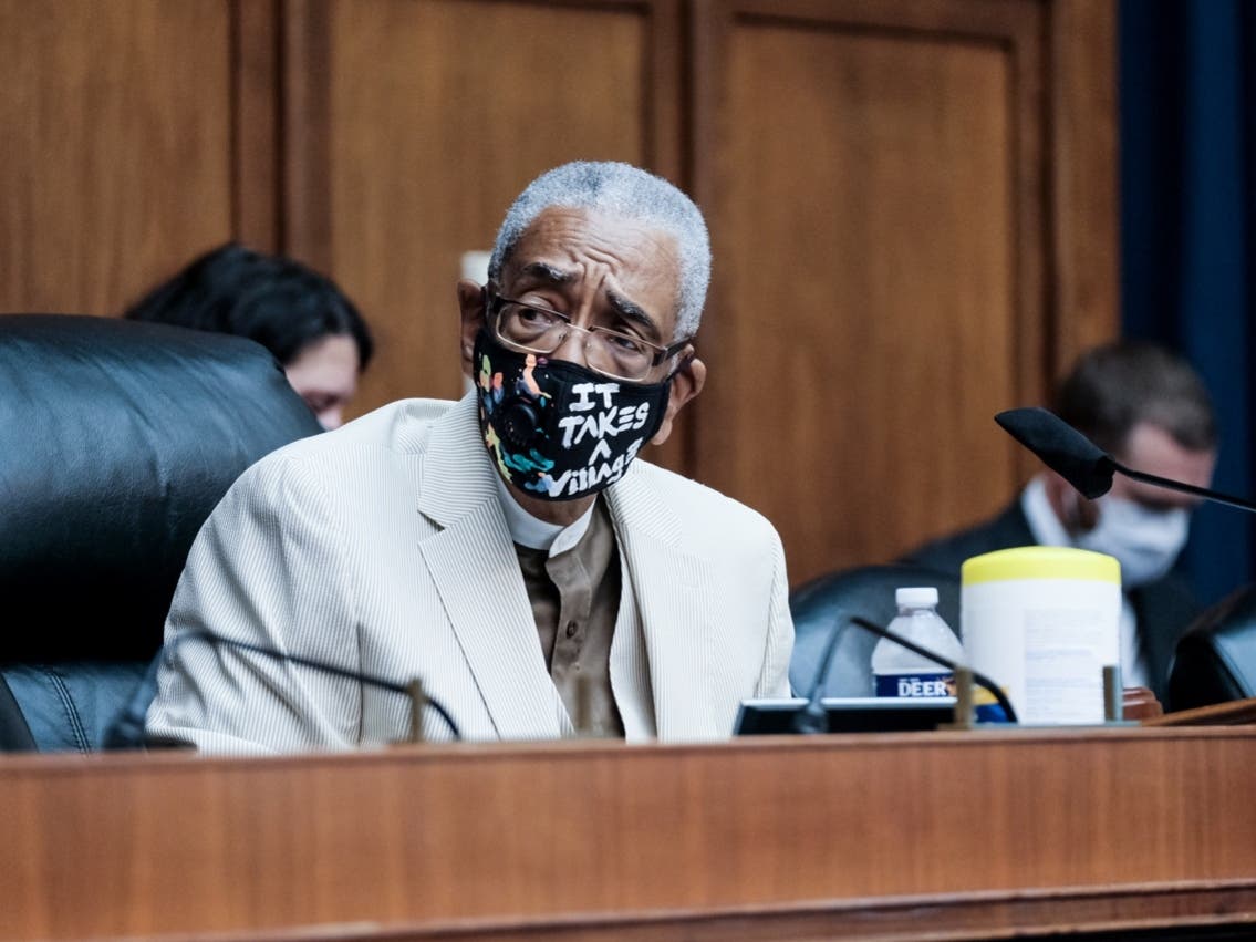 U.S. Rep. Bobby Rush is expected to make a formal announcement Tuesday that he will not seek re-election after serving Chicago's South Side and south suburbs for 30 years in Washington. 