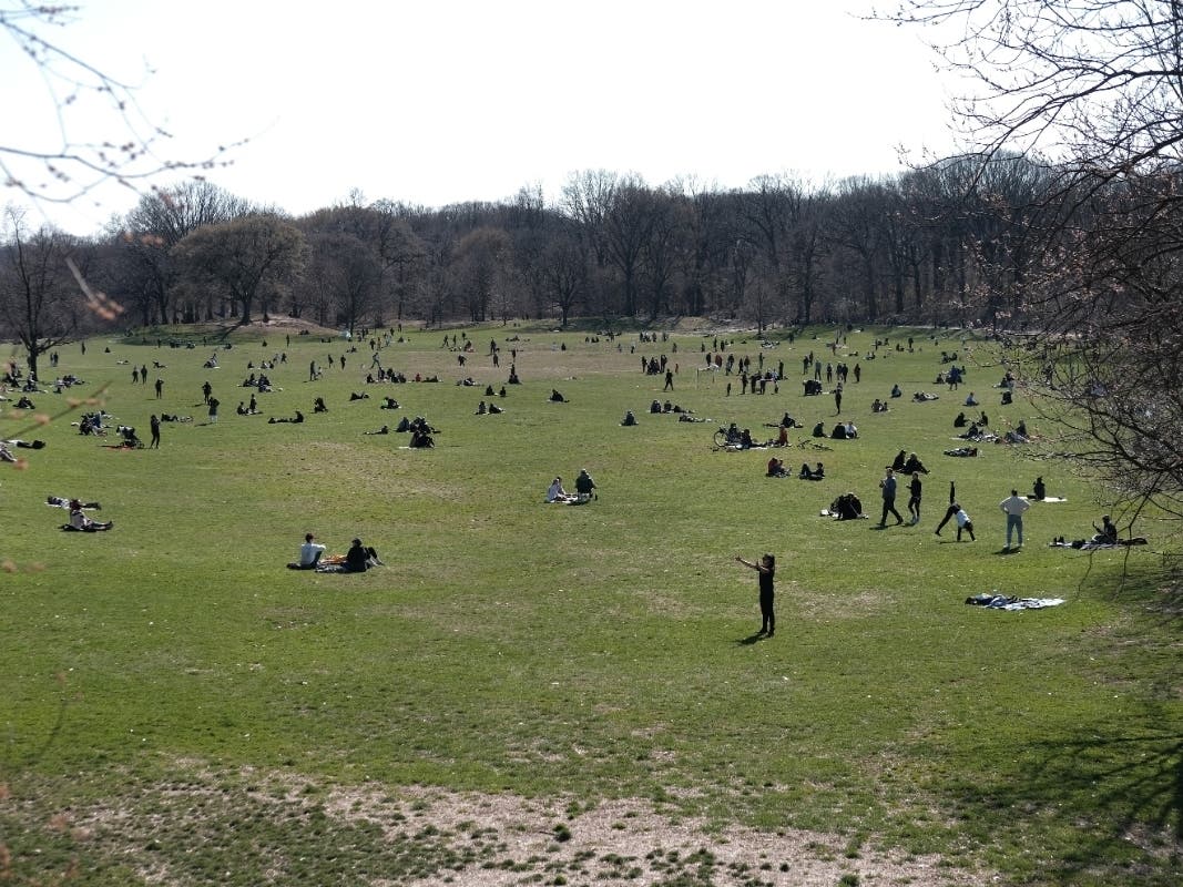 Despite the continued threat of the coronavirus and a mandatory shut-down of all of New York's non essential businesses by Sunday evening, many New Yorkers enjoyed a day in parks and other outdoor areas.