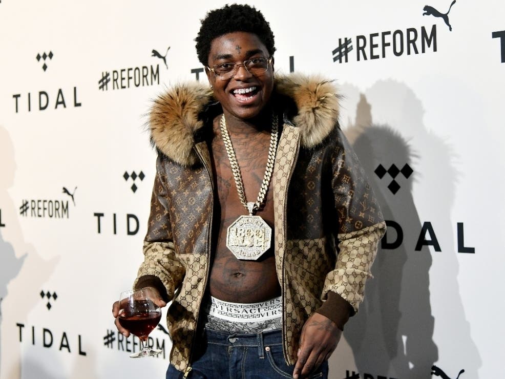 Kodak Black has offered to pay the college tuition of two FBI agents shot and killed while serving a federal warrant in Sunrise.