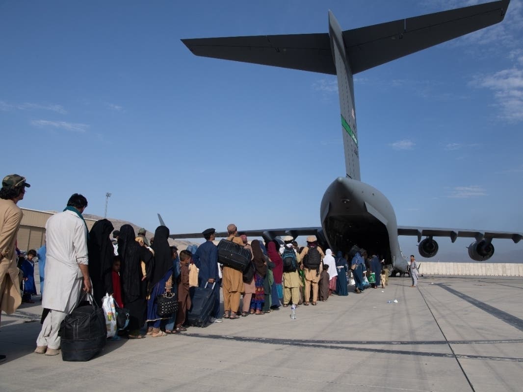 U.S. Air Force members load passengers aboard a plane in Kabul during the Afghanistan evacuation. The family of a Sarasota County sheriff’s deputy and former Afghan interpreter were among the more than 100,000 people who evacuated the country in August.