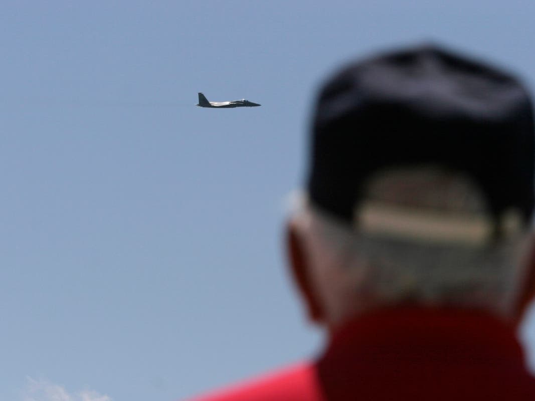 Aviation Fans Flock To New York AiAn F15C Eagle flies through the sky during the New York Airshow May 28, 2005 at Jones Beach in Wantagh, New York.