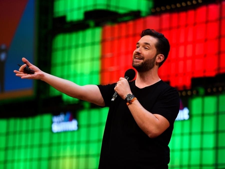 Reddit co-founder Alexis Ohanian on Friday announced he will resign from the company's board.