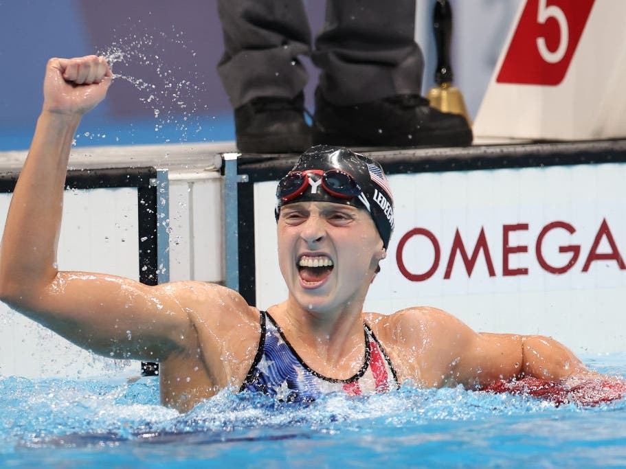 Katie Ledecky of Team United States celebrates after winning the gold medal in the women's 1500-meter freestyle final on day five of the Tokyo 2020 Olympic Games at Tokyo Aquatics Centre on July 28.