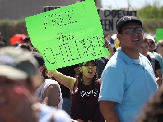 Protesters in front of the El Paso Processing Center, June 19, 2018, in El Paso, Texas.​
