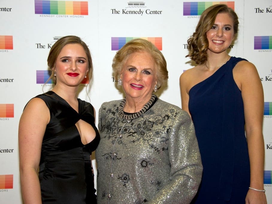 Jacqueline Mars, center, and her granddaughters, Graysen Airth, left, and Katherine Burgstahler, right, arrive for the 2017 Kennedy Center Honors. Mars remains the wealthiest Virginian.