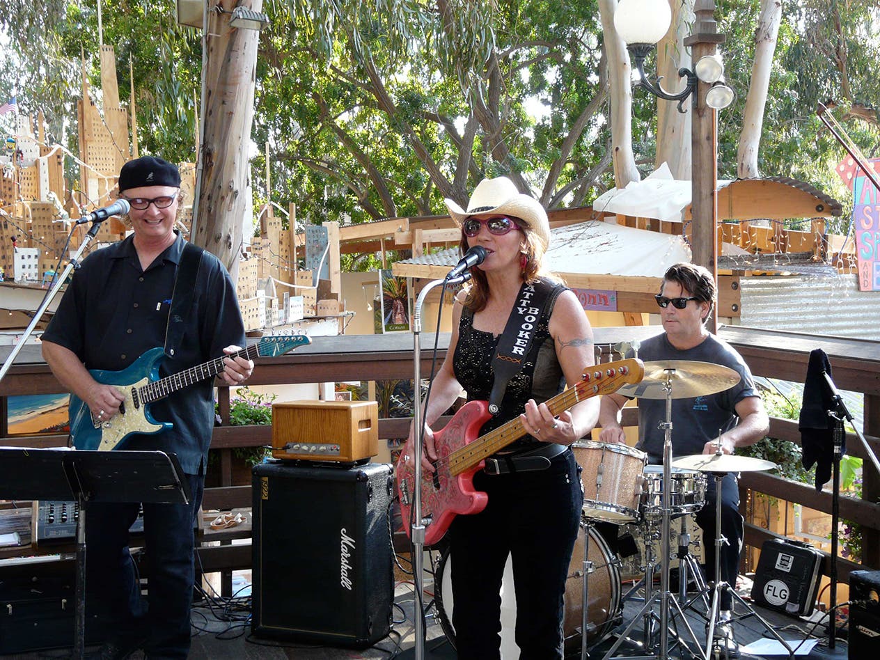 Live music at the Sawdust Art and Craft Festival (courtesy) Live music at the Sawdust Art and Craft Festival (courtesy)