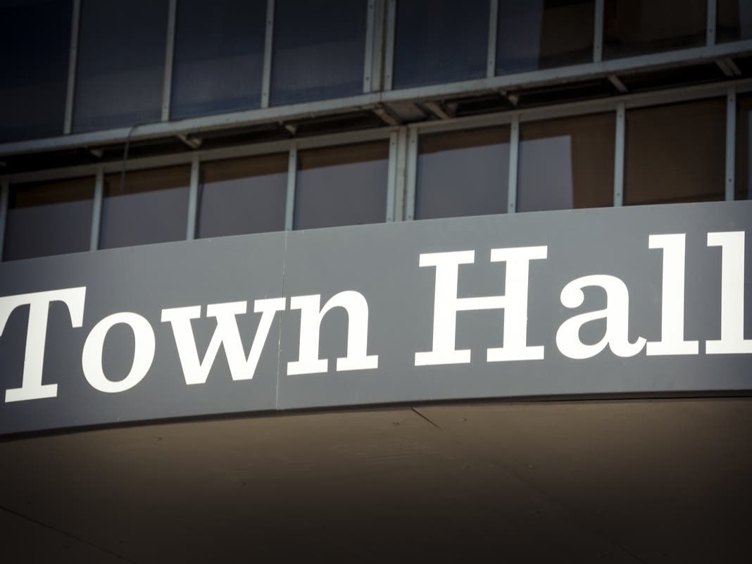 Ridgefield Officials Weigh Town Administrator Role, Hear Warnings On Structure And Leadership