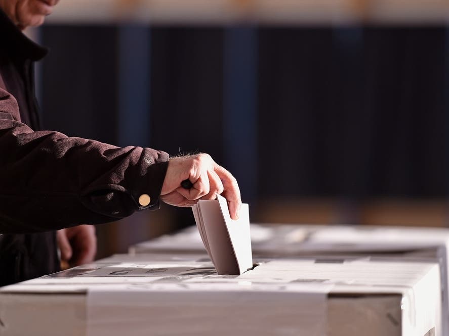 Clinton Voters To Decide $3.32 Million Bond Package For Library, Roads And Town Equipment