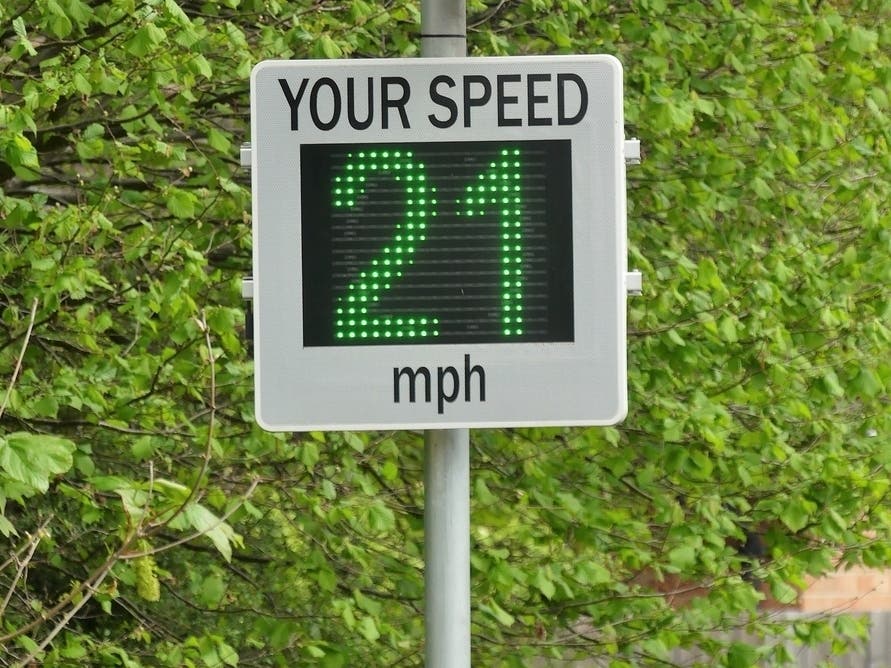Old Lyme Safety Committee Backs Moving McCurdy Road Speed Sign, Plans Two New Installations