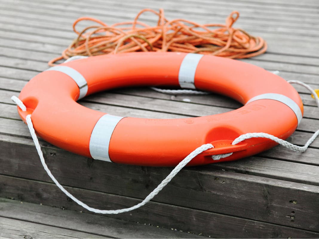 North Shore Weekend Boat Crash Spurs Water Rescue, 1 Hospitalized