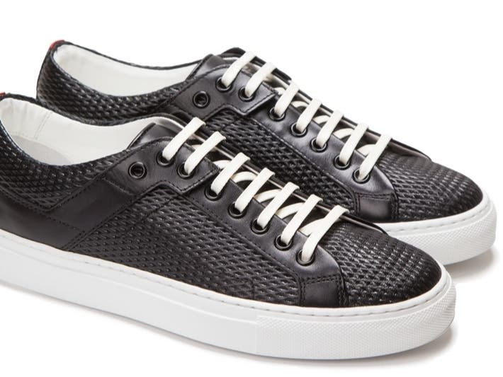 Shoe Thieves Threaten To Blow Up Famous Footwear: Police | West Chester