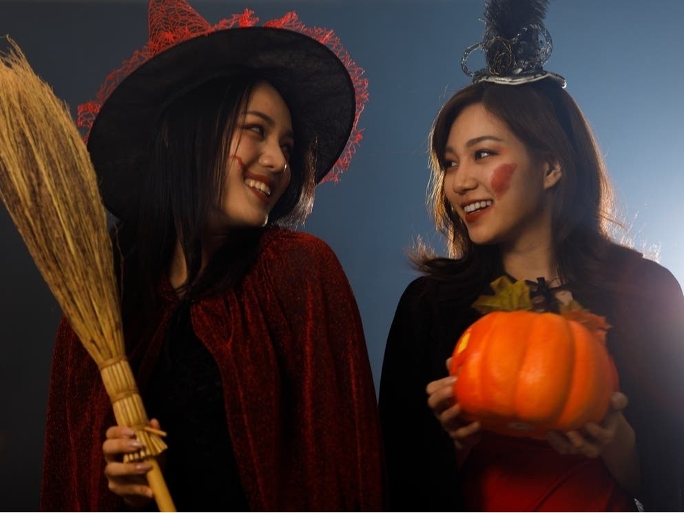 Hartford's Full Weekend Guide: 'Dracula' Closes, Ghost Tours At Mark Twain's House And Blues On Halloween