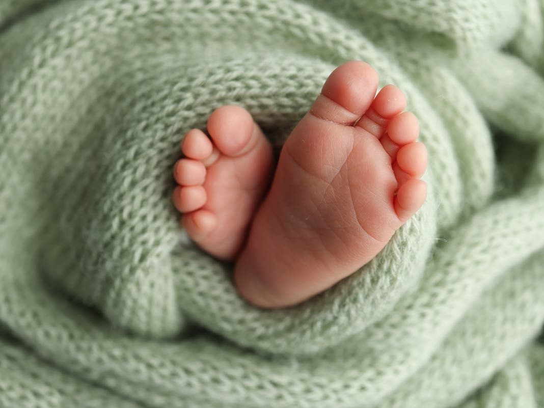 Mom Gives Birth In SUV Near LA County Freeway Before Family Reaches Hospital