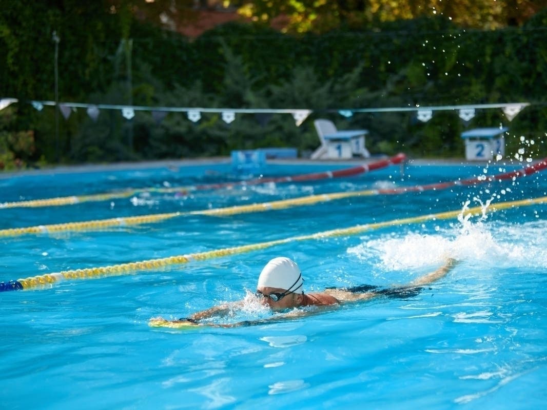 Looking for a new way to get moving? Explore local leagues, fitness classes, swim programs, trails and family-friendly activities across Tuscaloosa.