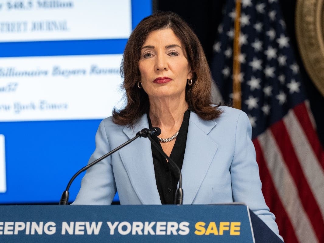 Gov. Hochul Loses Ground With NYC Voters, Poll Finds 