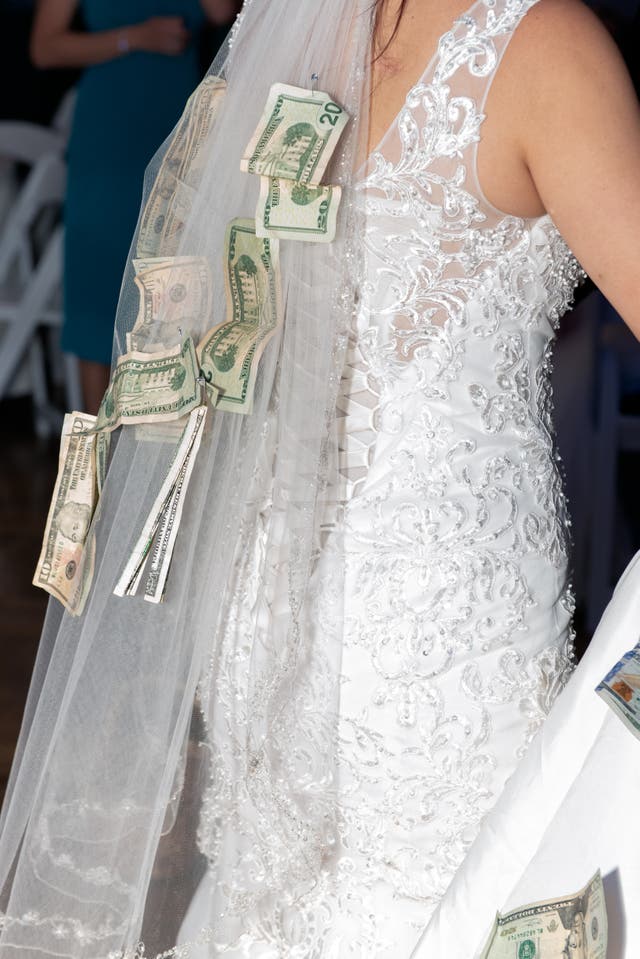 Use Manners Wedding Cash Registries Spark Etiquette Debate Among Guests [The ...