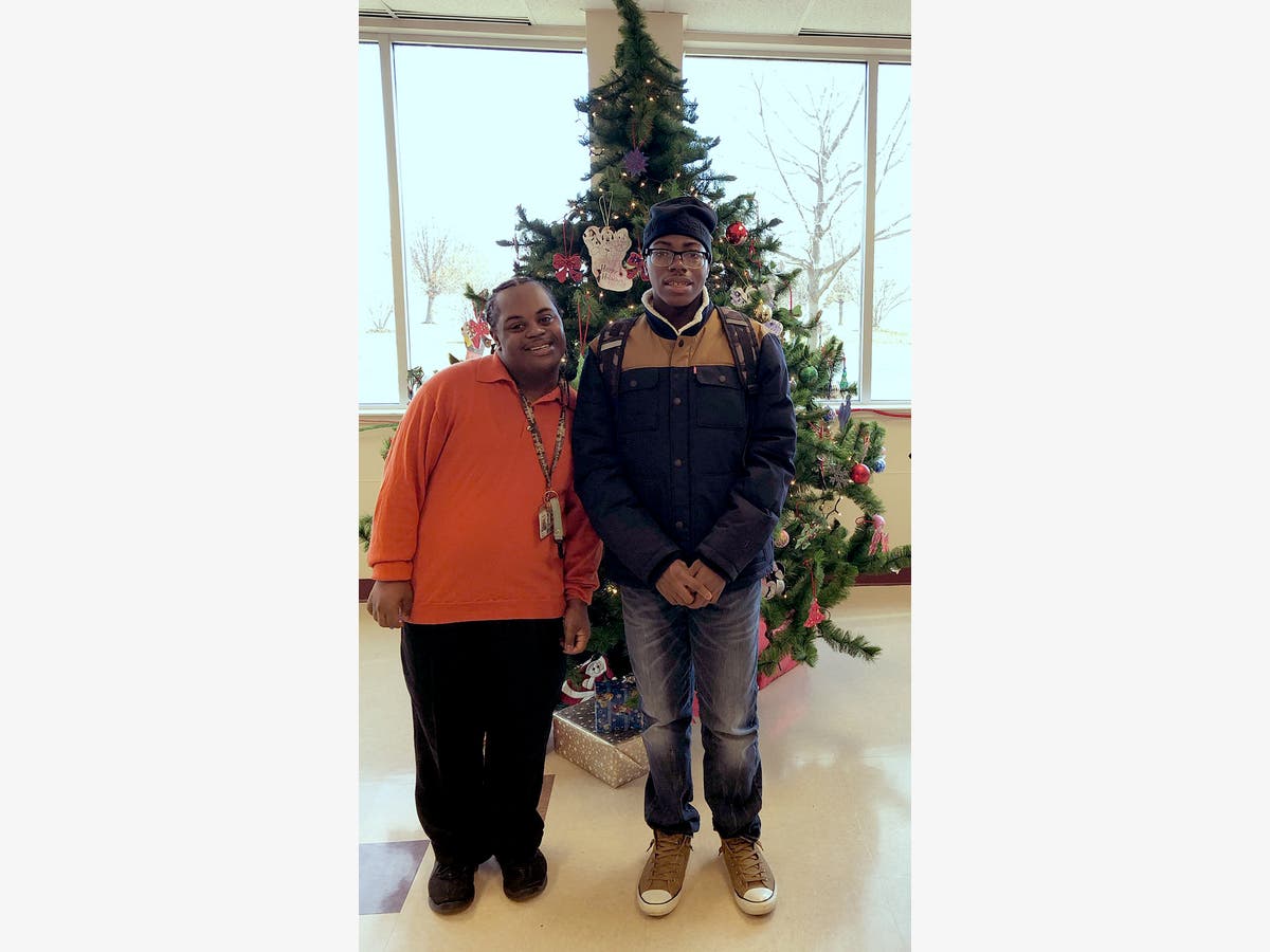 https://patch.com/img/cdn20/users/1000320/20181214/042221/styles/raw/public/processed_images/kennedy_school_tree_lighting-1544821690-8647.jpg