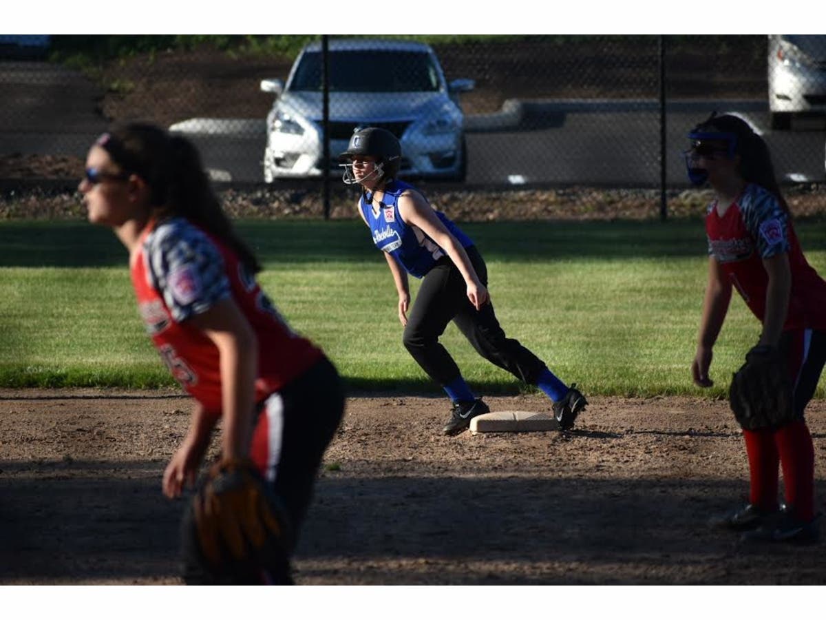 https://patch.com/img/cdn20/users/103600/20170621/061645/styles/raw/public/article_images/softball_bases_6-21-17-1498083089-136.jpg