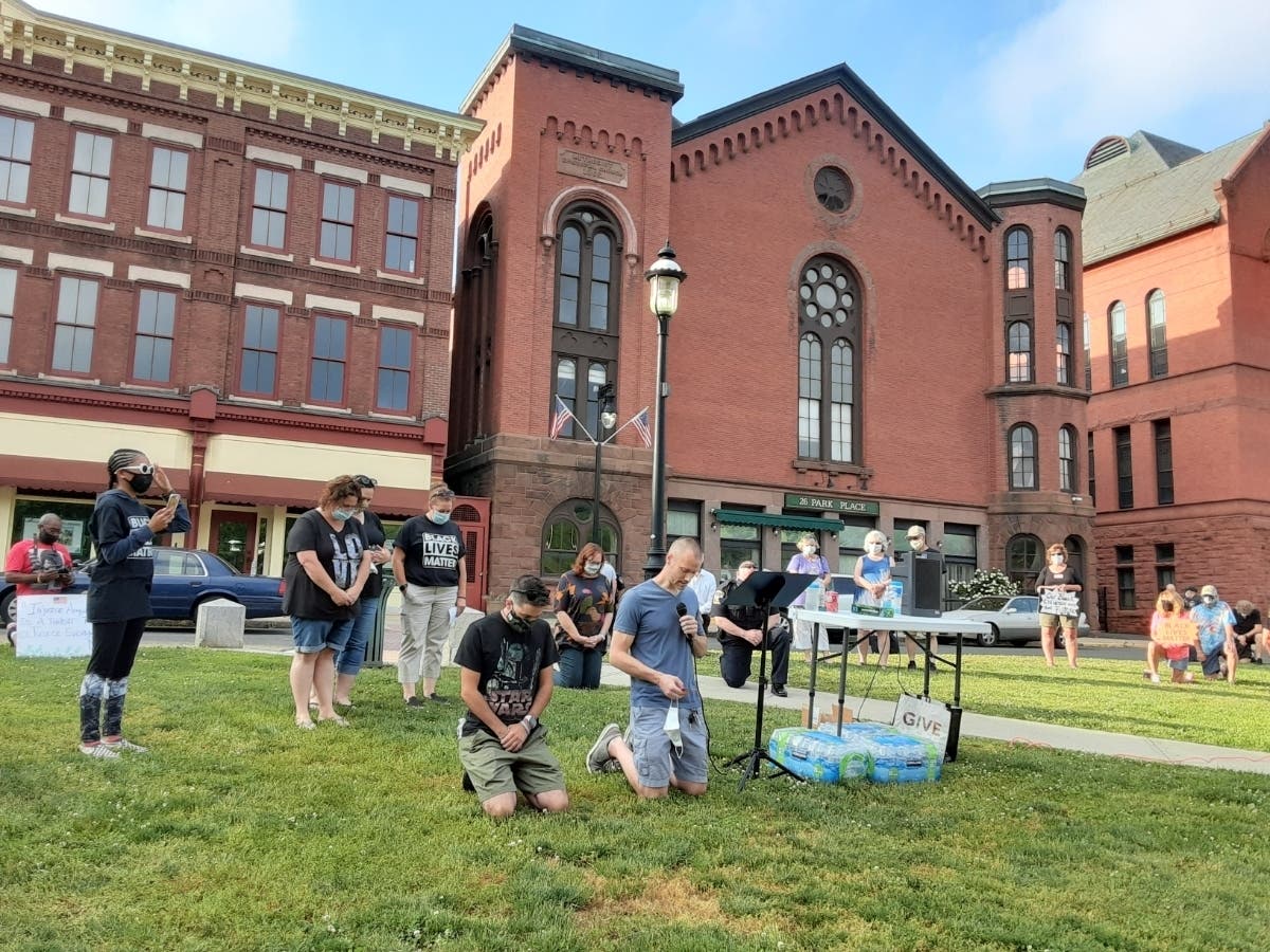 News small post card thumbnail