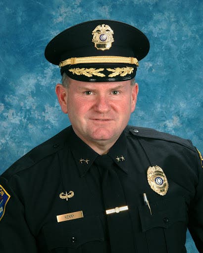 Vernon Police Chef Retires