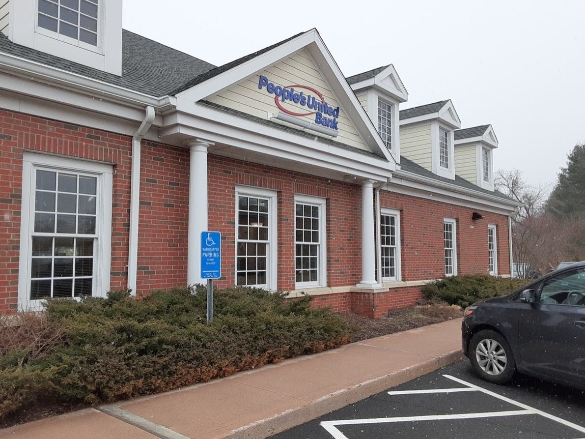 People's United Bank is now officially M&T Bank.