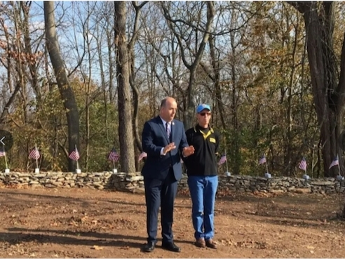 Vietnam War veteran Edward King discuses his own version of the wall with Vernon Mayor Daniel Champagne. 