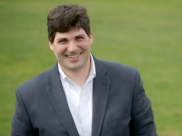 State Rep. Geoff Luxenberg Friday issued a public apology for a DUI incident the previous night. 