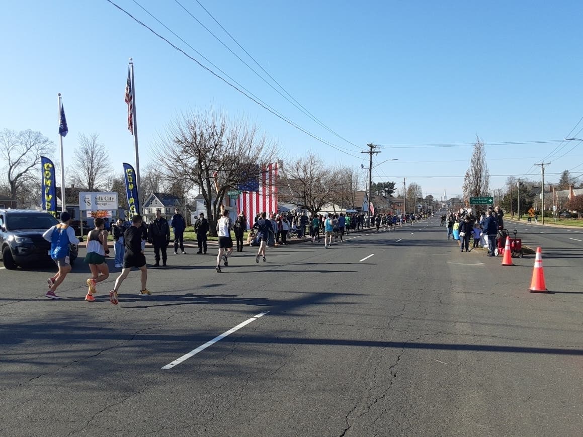 Runners can now sign up for the 2024 Manchester Road Race.