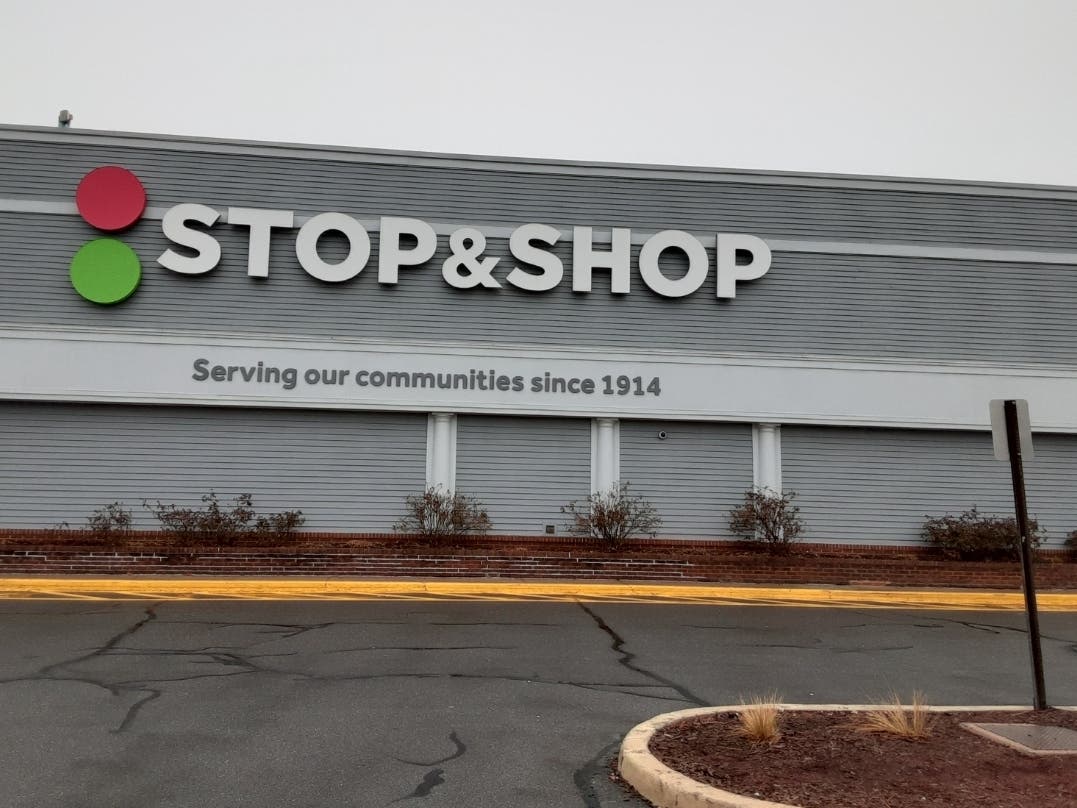 The closing date for five doomed Stop & Shop supermarkets in Connecticut has been announced. 