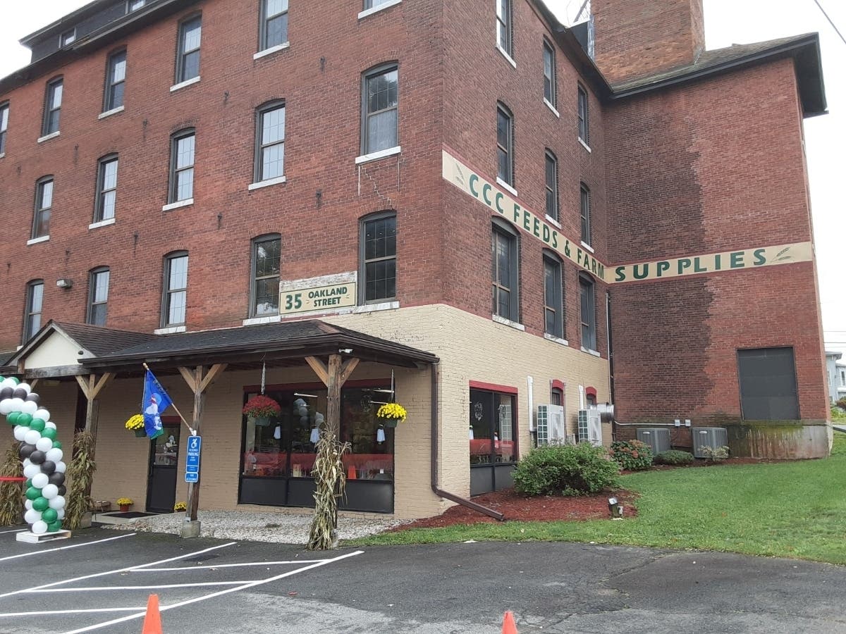 A pet food and supply business will continue to operate in South Windsor, but announced an abrupt move out of Manchester Thursday. 