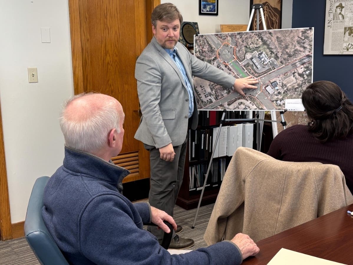 U.S. Rep. Joe Courtney Thursday met with Mansfield Town Manager Ryan Aylesworth and other local officials to discuss $1.952 million in federal Community Project funding for the Four Corners area.