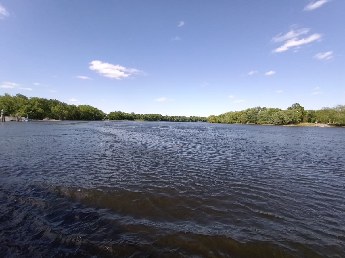 The Town Council has planned a public hearing for next week on a proposed $660,000 transfer for a boat ramp project.