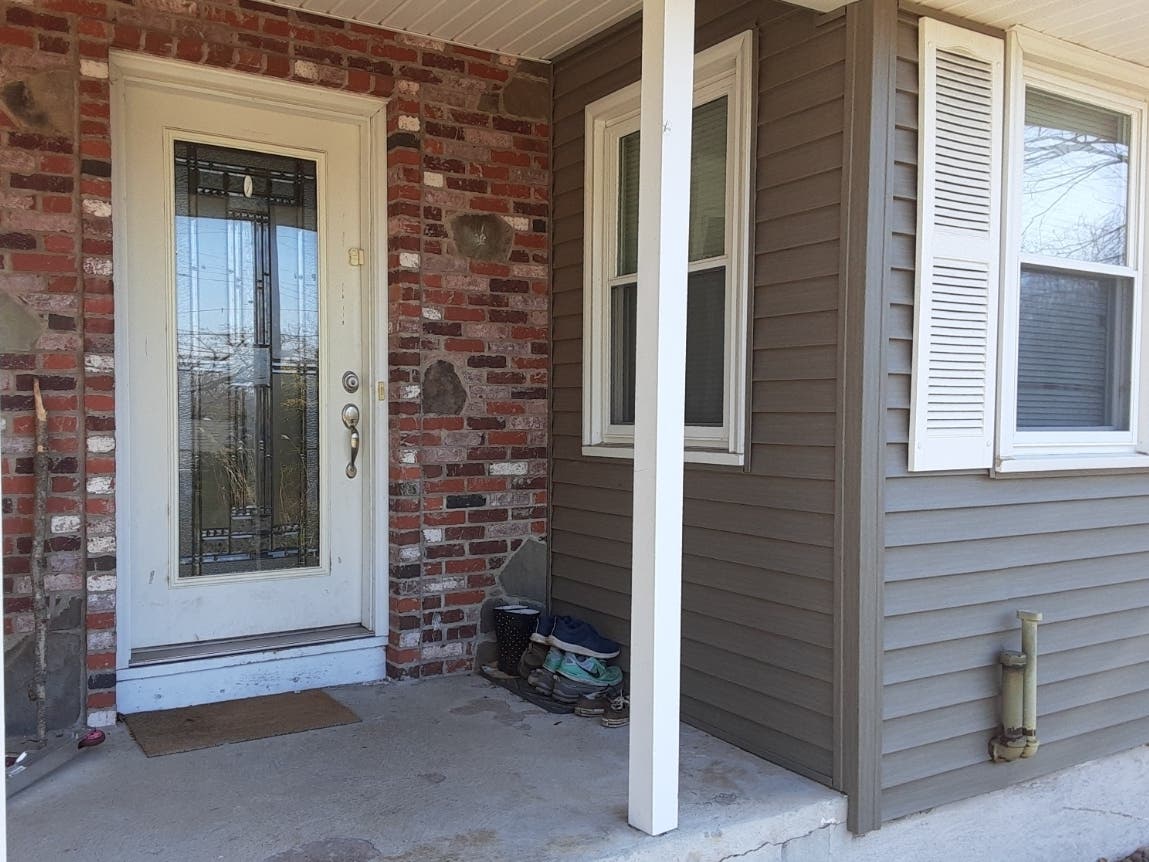 Mansfield listings show entry-level rents starting just above $1,000 per month for studio apartments.