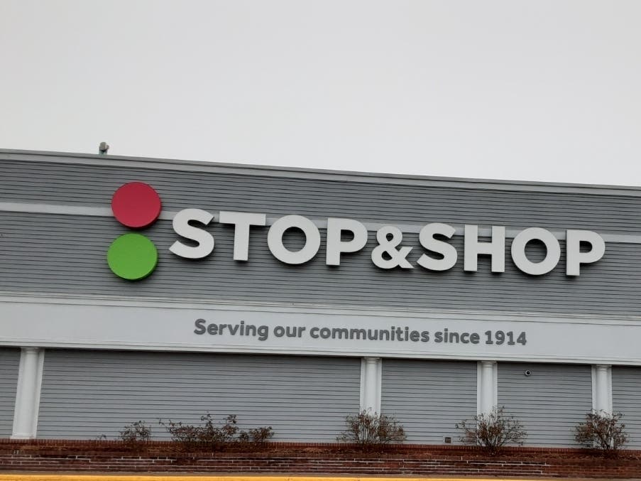 A gas leak interrupted Sunday afternoon shopping at a supermarket in Glastonbury, authorities said. 