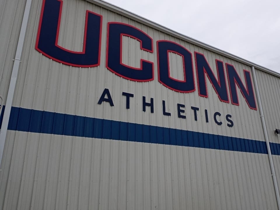 University of Connecticut  women's basketball sophomore forward Blanca Quiñonez underwent successful surgery Monday.