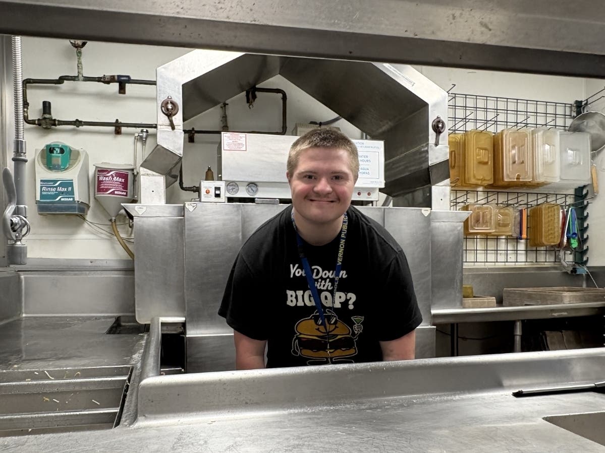Peter Kratzke, a recent Vernon Public Schools Next STEP graduate, enjoys his job
at the Manchester Chili’s.