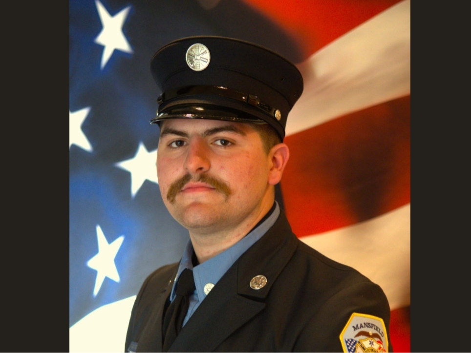 Mansfield Firefighter Dylan Vincent is being hailed as a hero after his actions while on vacation.