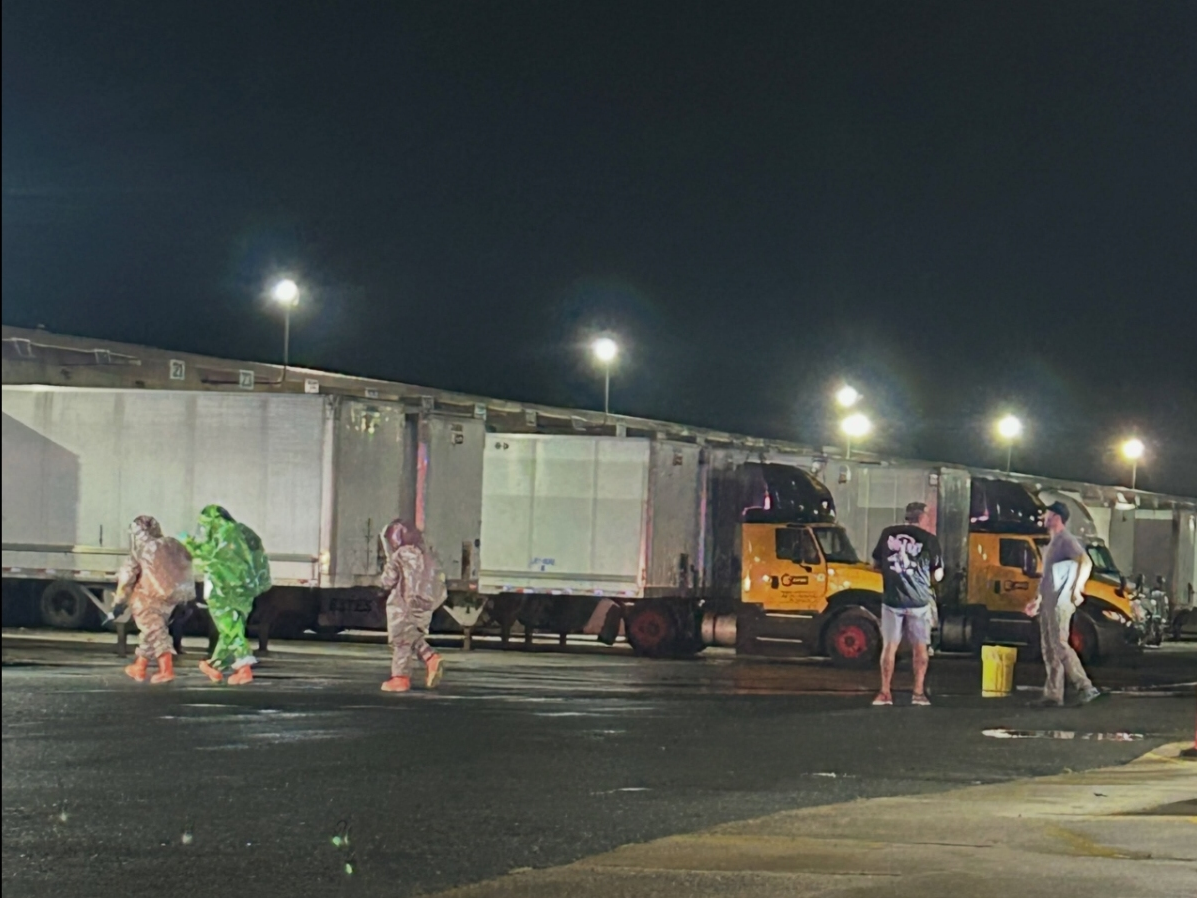 A leaking tractor-trailer carrying hydrochloric acid prompted an overnight hazardous materials response in Middletown.